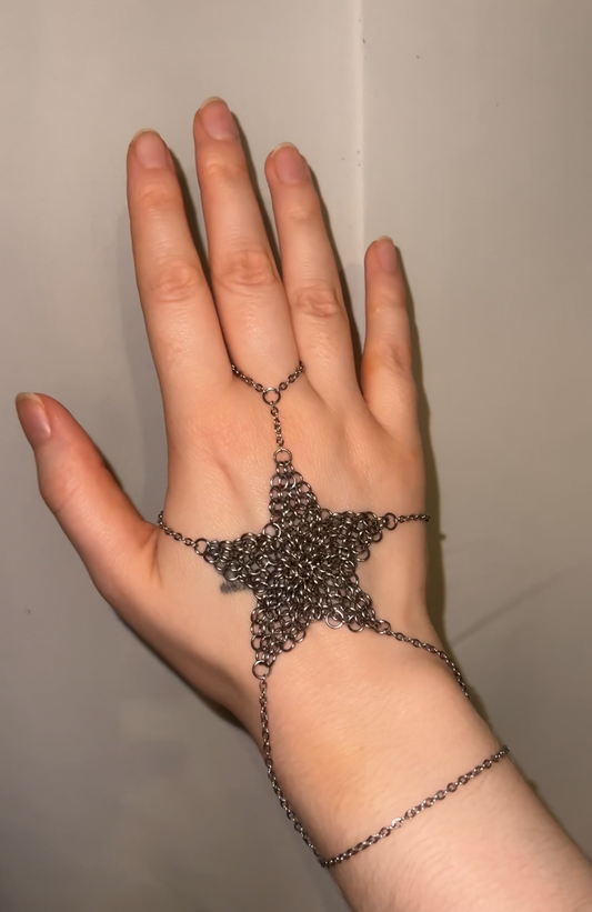 You‘re a STAR Chainmaille Handchain