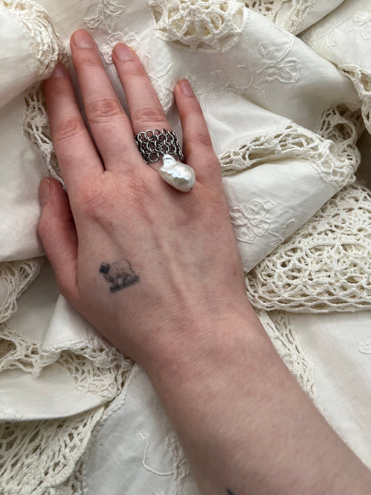 Big Pearl Chainmaille Ring